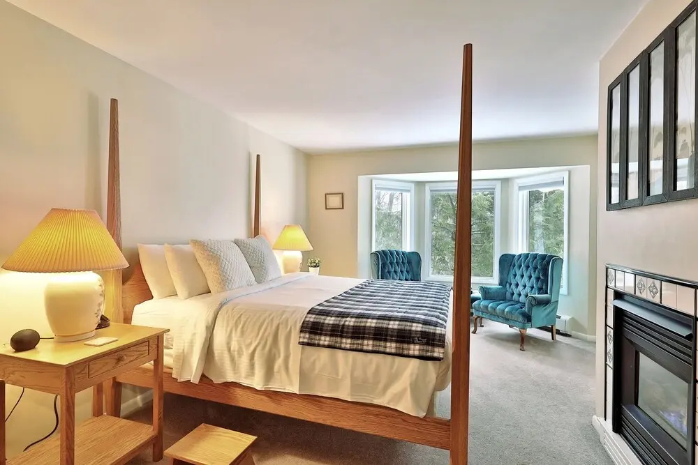 The Birch Ridge: Blue Velvet Room #10 - Queen Suite In Killington, Vermont. Hot Tub. Lounge. 1 Bedroom Home