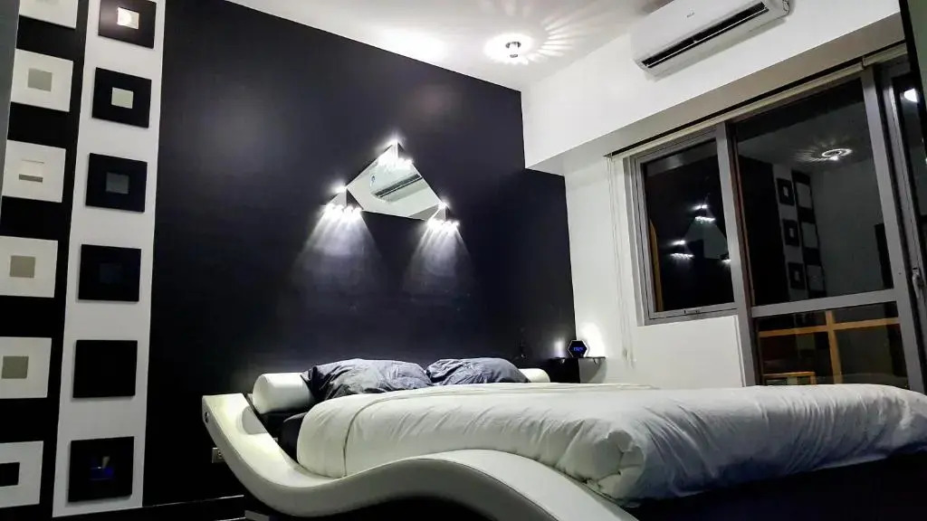 Modern Luxury Lower Penthouse Unit