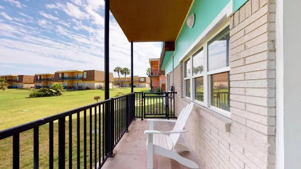 IR45 Bottom Floor Condo, 3 Bedrooms 2 Bath, View of Shared Pool, Boardwalk
