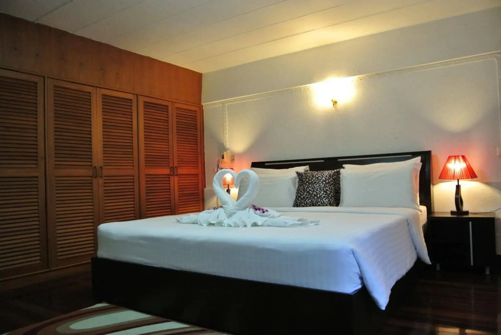 Karon Sunshine Guesthouse & Bar