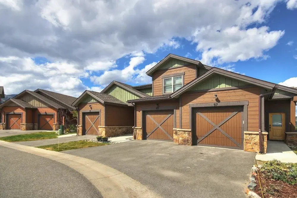 Maggie Point 3 Bedroom Townhouse by RedAwning