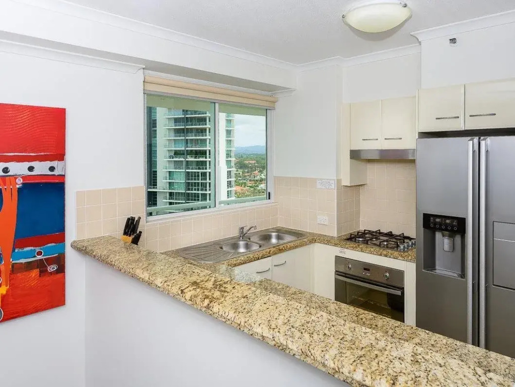 The Crest Apartments - Main Beach