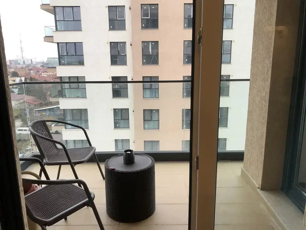 West Park 2 Residence by Lake View