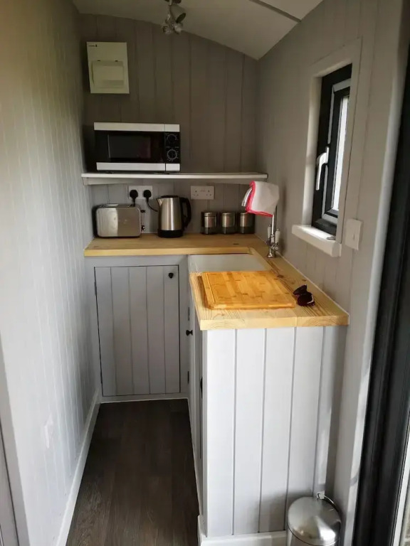 pen-rhos luxury glamping "The Hare Hut"