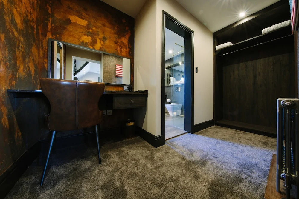 Absoluxe Suites