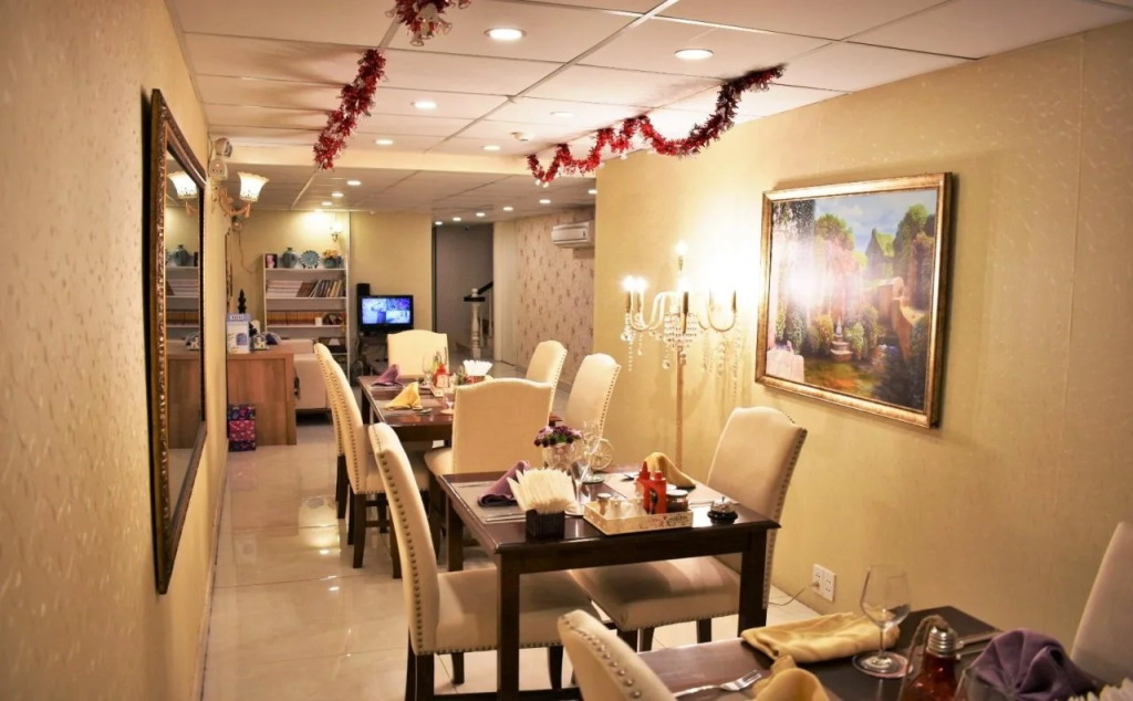 Saigon By Night Luxury Hotel