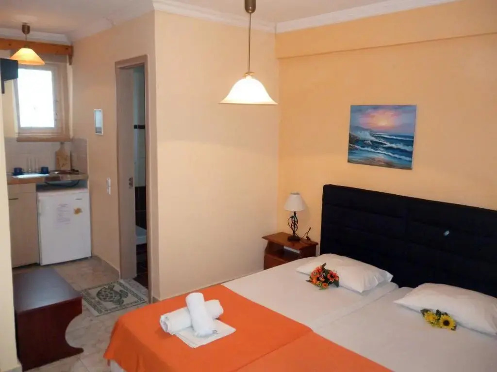 Tsolakis Studios & Apartments