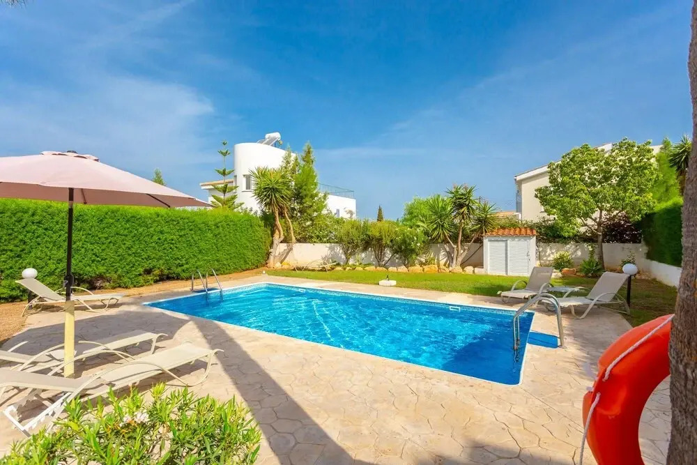 Villa Chrysanthemum Large Private Pool Walk to Beach A C Wifi