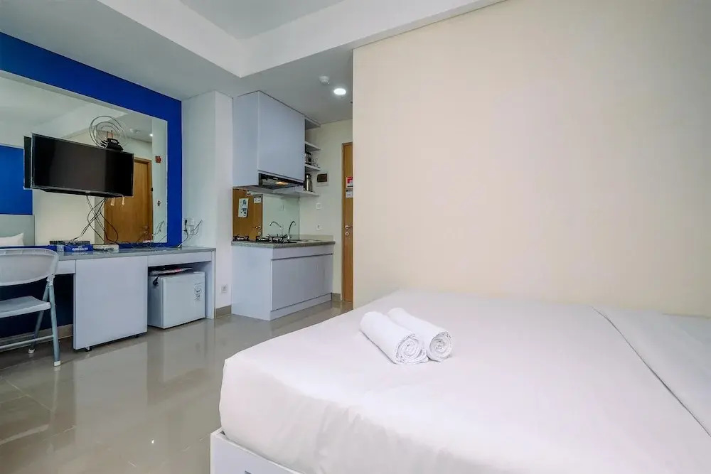 Elegant Studio Apartment At B Residence Near Aeon Mall