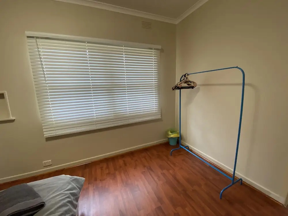 Mitcham train station  2 bedrooms unit