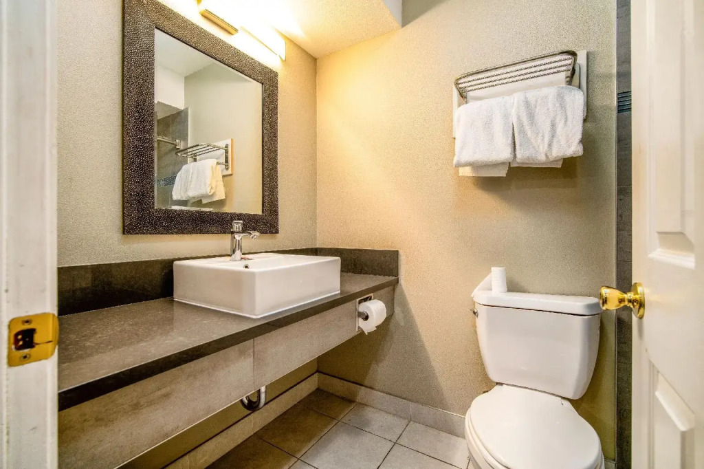 Regency Inn & Suites Downey