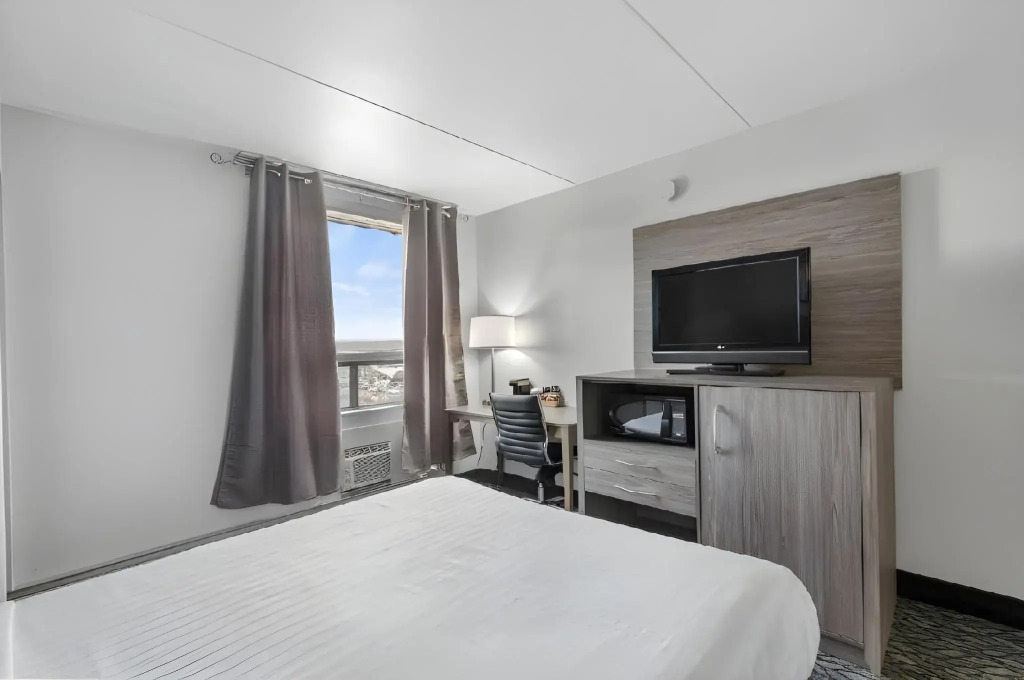 Emerald Hotel & Suites