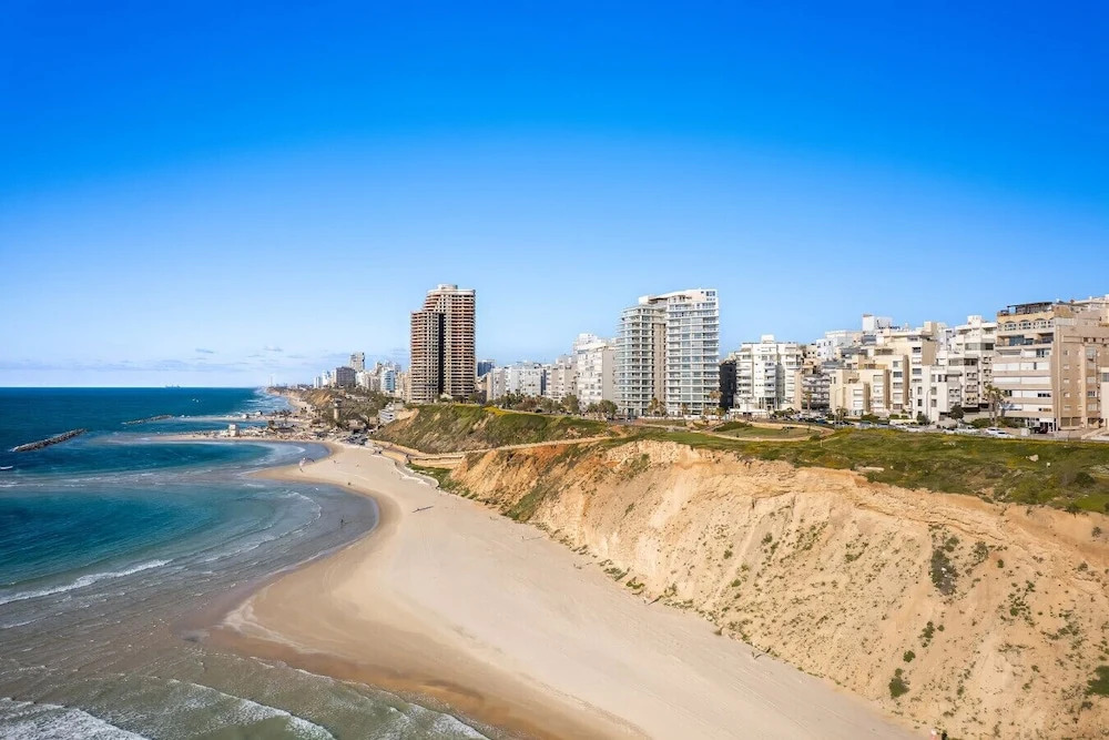 ברוך רם על הים