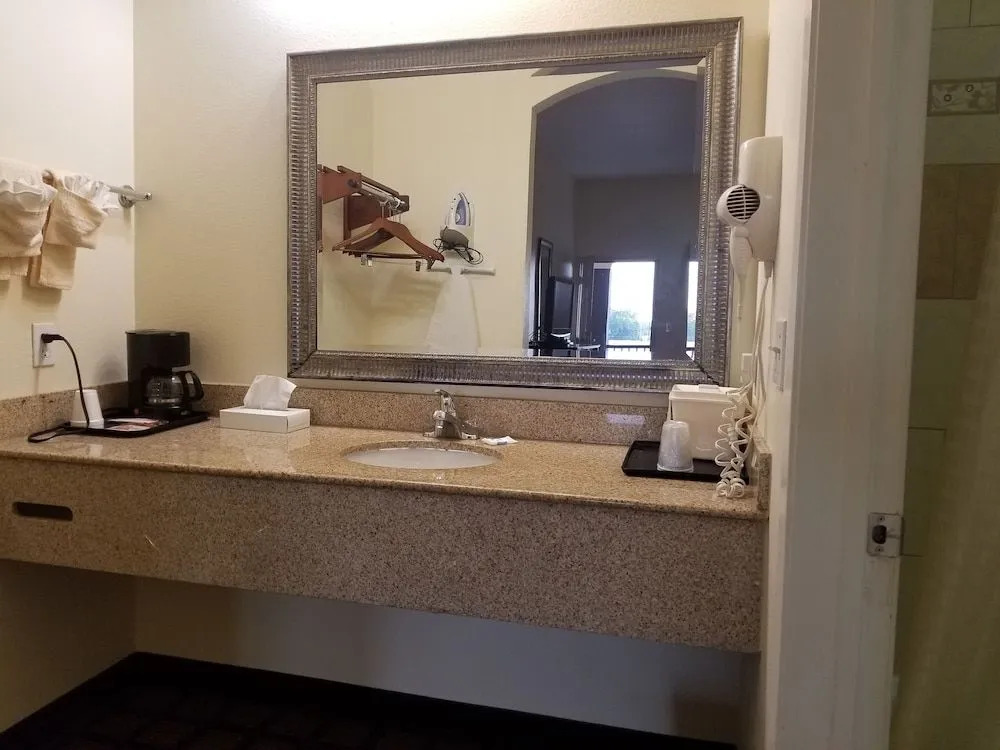 Executive Inn and Suites
