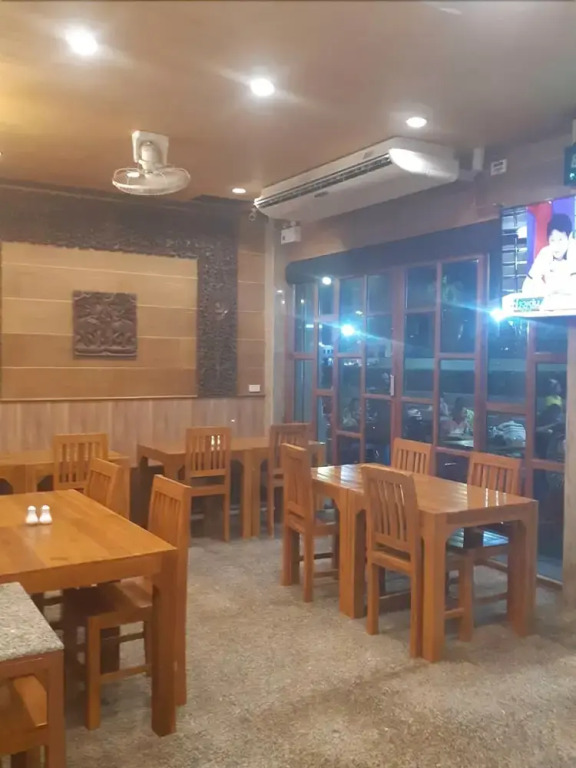 Golden Pagoda Hostel & Cafe