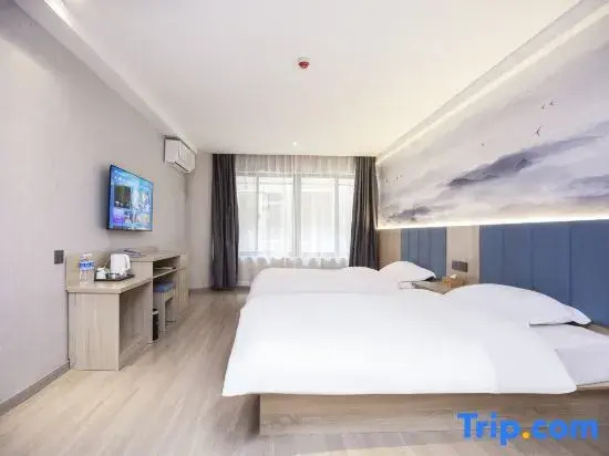Qingmu Hotel (Nanjing Changfu Street Subway Station Bayi Hospital)