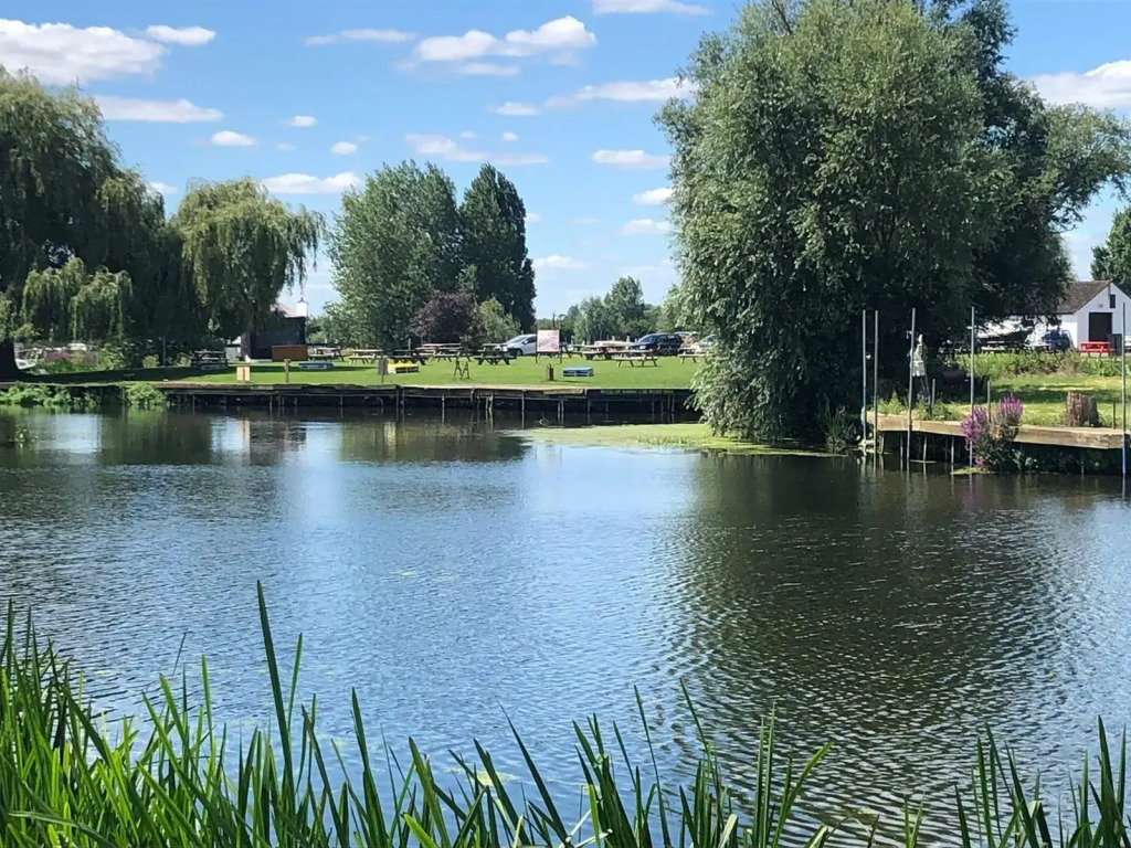 Pike & Eel Hotel and Marina