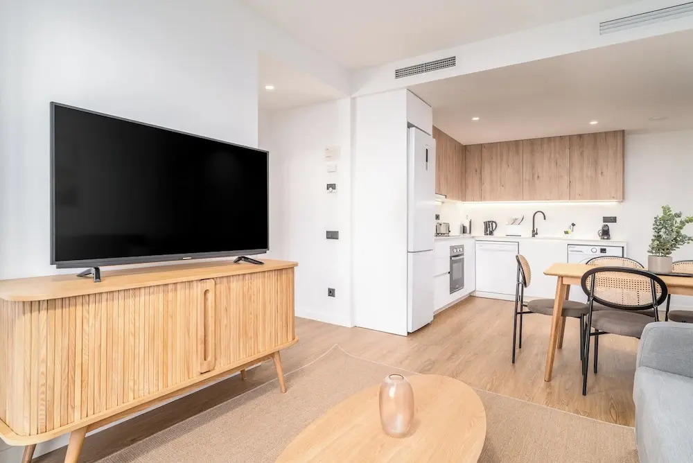 Limehome Barcelona Plaça Pirineus