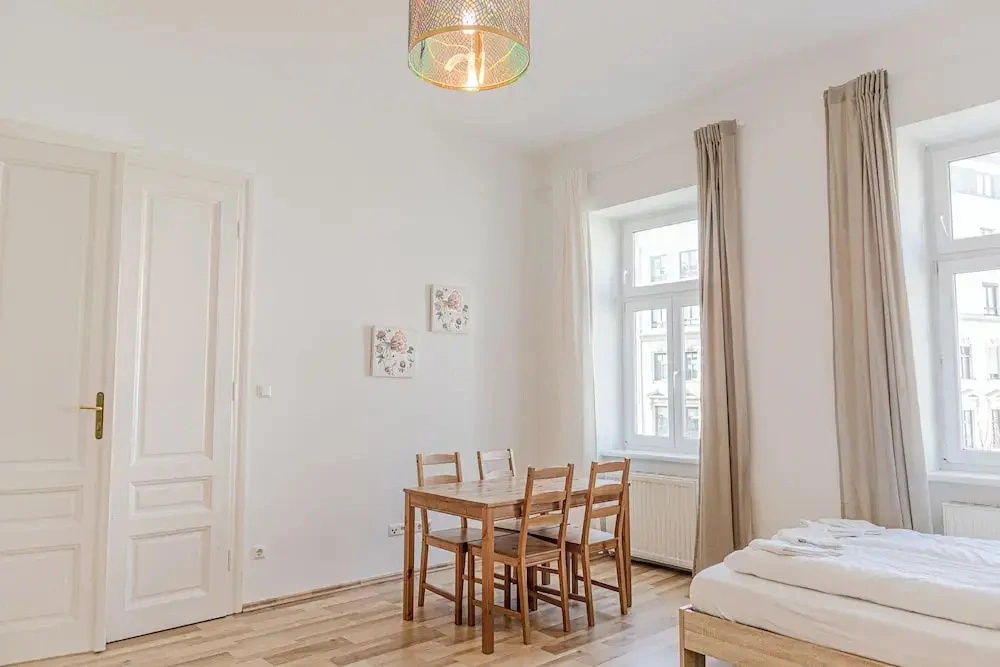 Special Vintage Apartment Near Downtown