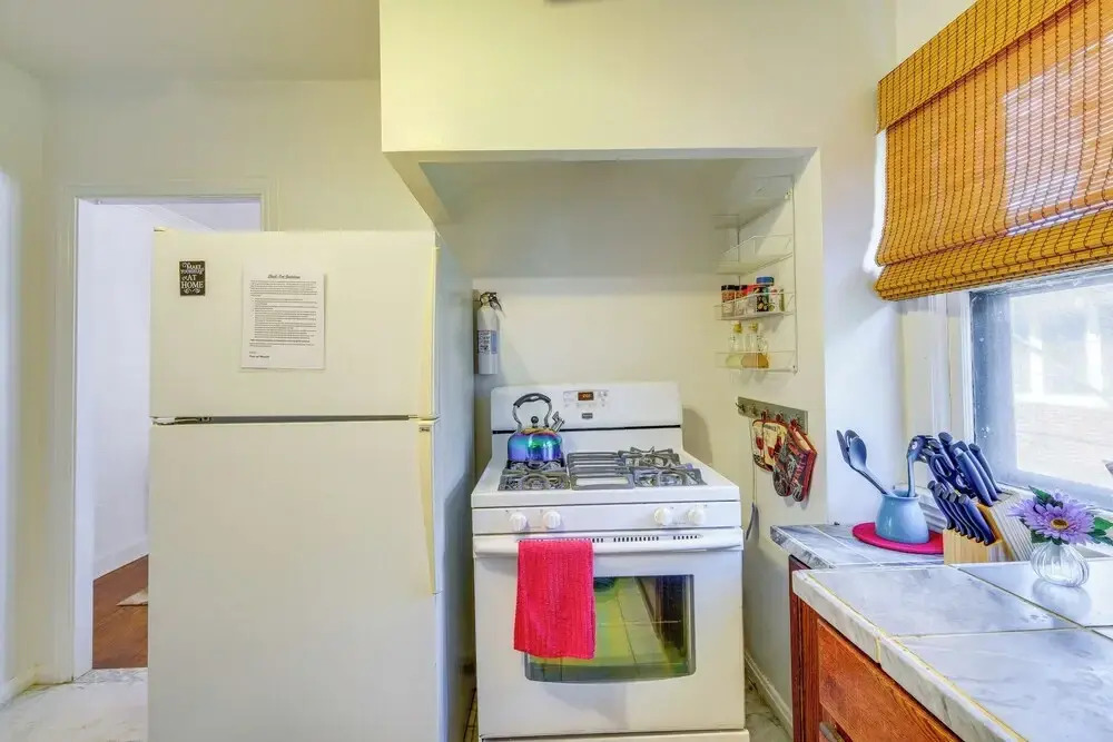 Trendy South Euclid Apt - 5 Mi to Cleveland Clinic