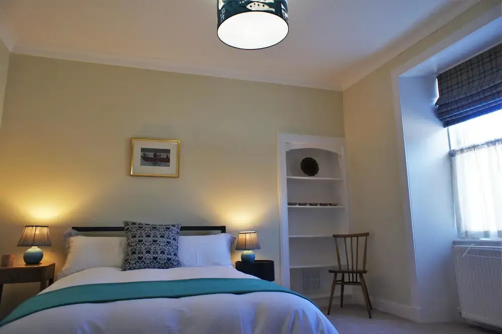 Fantastic 2 Bedroom, Spacious and Great Location!