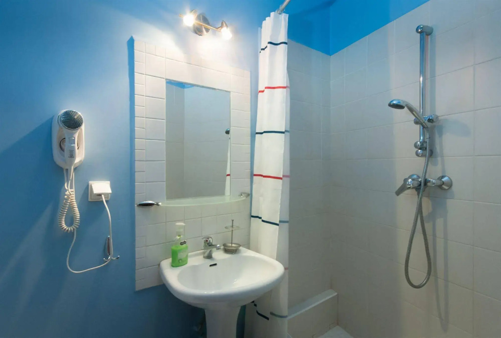 Hostel Helvetia - Private Rooms in City Center