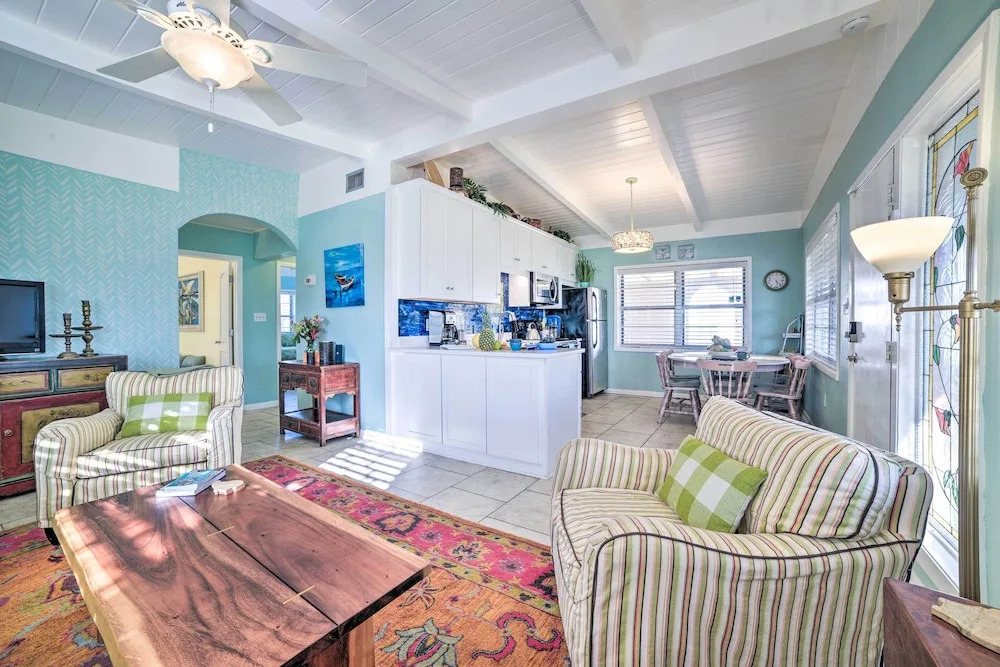 Coastal PCB Cottage W/pool & Bbq: 1block to Beach!