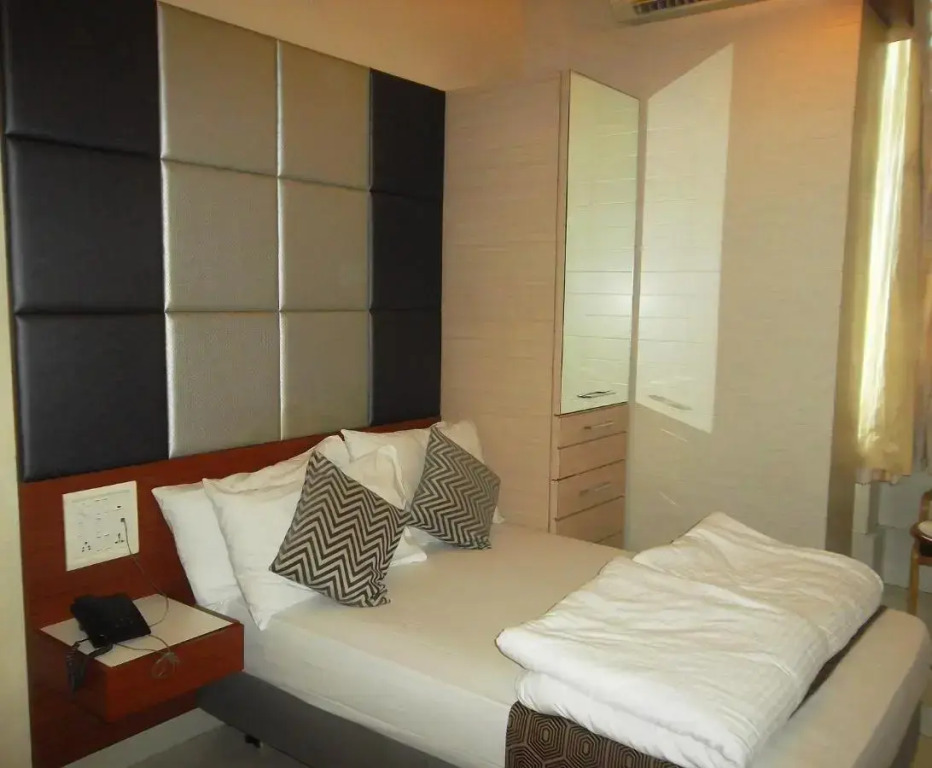 Elphinstone Hotel