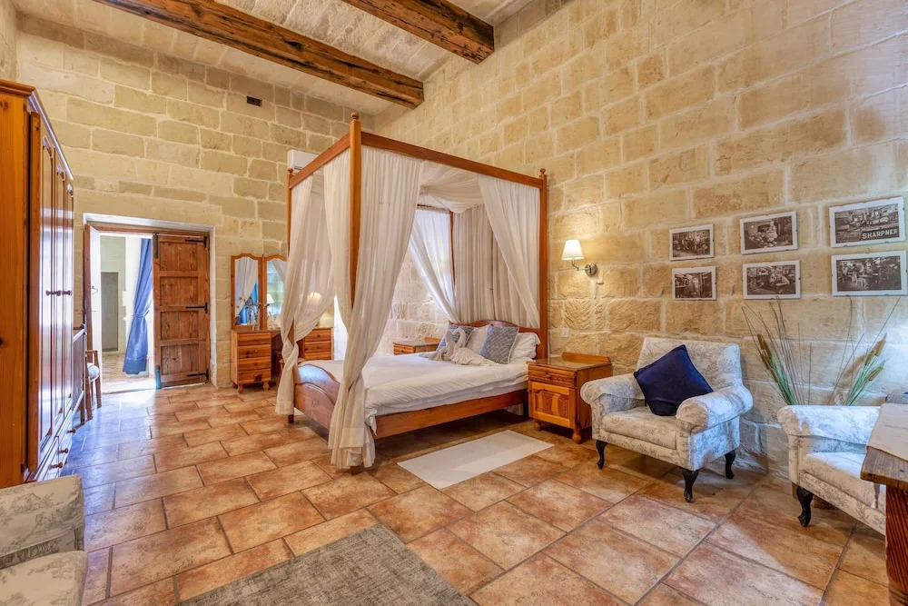Ta'leli Pool Farmhouse in Gozo