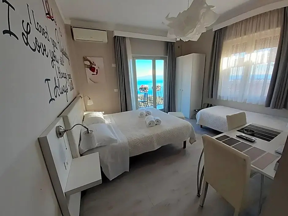 Athena Charming Rooms