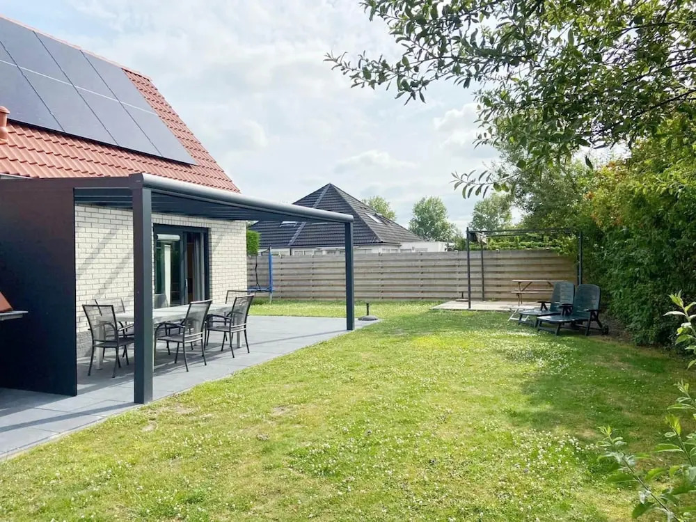 Holiday Home With Pet-friendly Garden