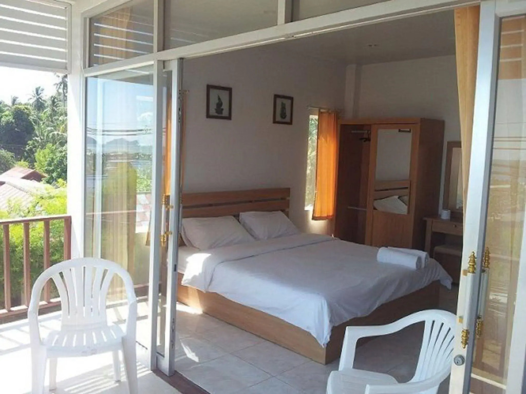 Baan Tai Backpackers