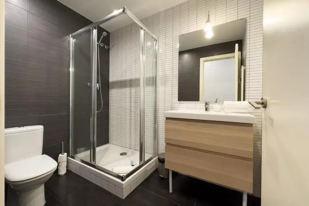 AinB Barcelona Sants Apartments