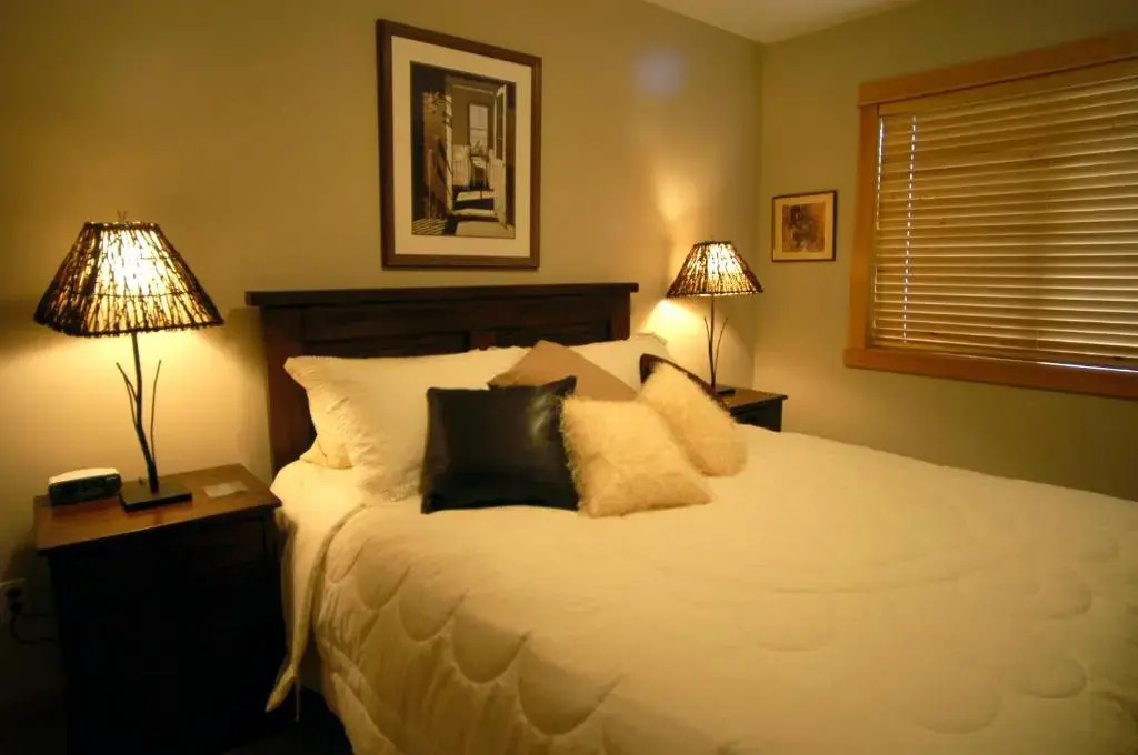 Apartment 407, Contemporary Decor