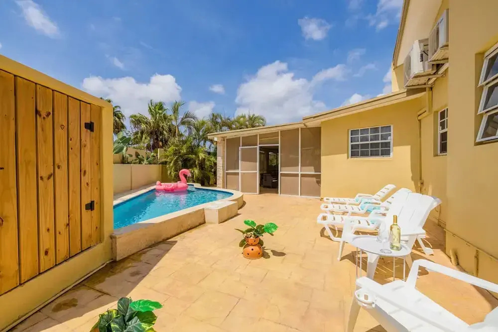 Cozy Central 4br3ba Home w Pvt Pool Largegarden