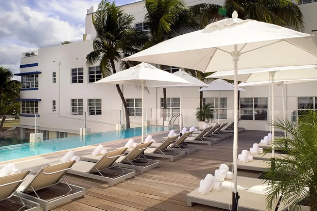 Hotel Breakwater South Beach