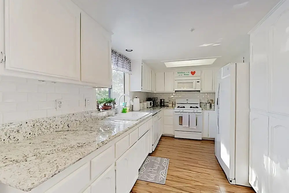Tree-top Getaway W/ Forested Views & Elevated Deck 3 Bedroom Home