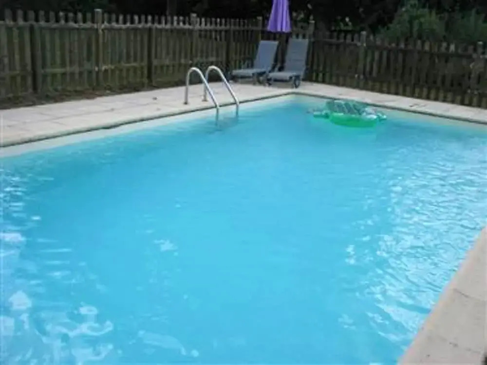 House With 3 Bedrooms in Issac, With Shared Pool and Furnished Garden