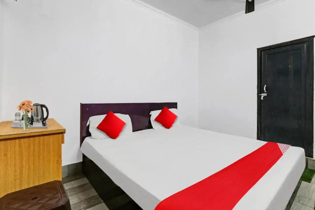 OYO Flagship 80648 Hotel Aastha