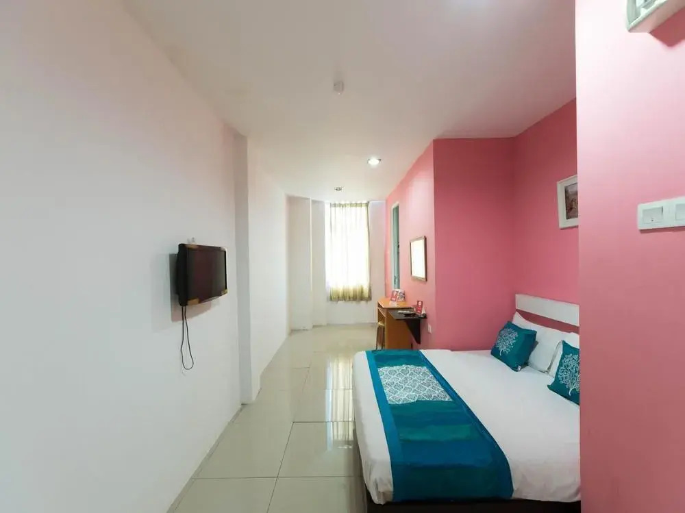 OYO 162 FB Hotel
