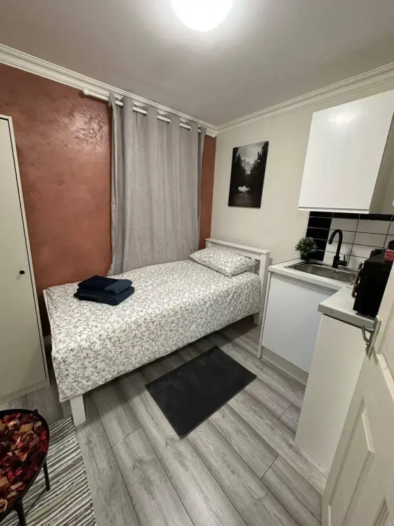 Studio Sleeps 1 Near Acton Park