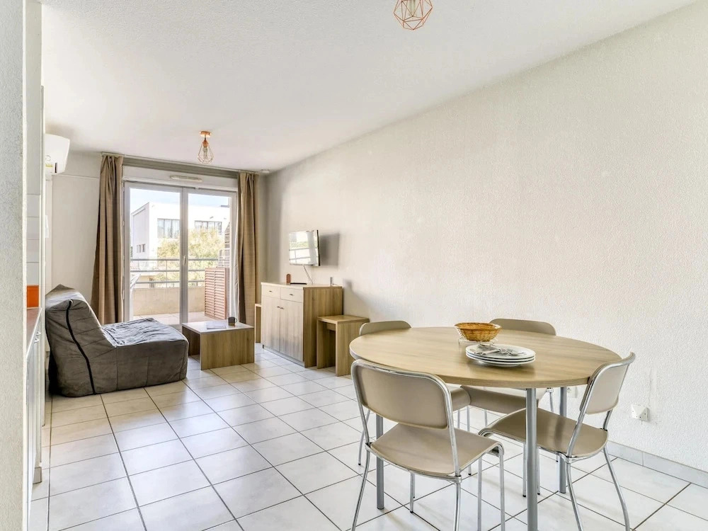 Coastal Stay for 4 With Air-conditioning