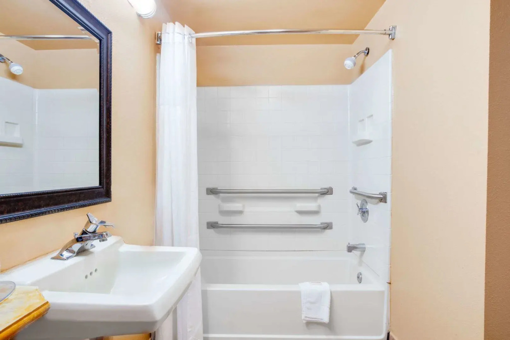 Columbus Inn and Suites