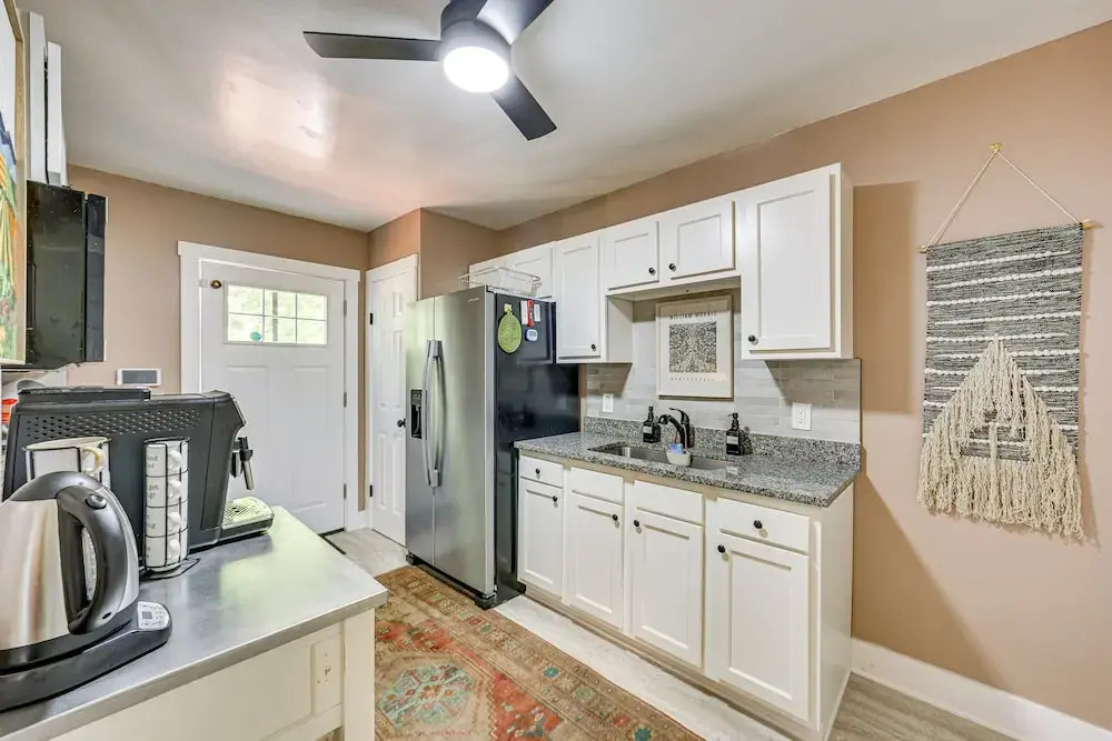 3 Mi to Frick Park: Artsy, Urban Retreat w/ Deck