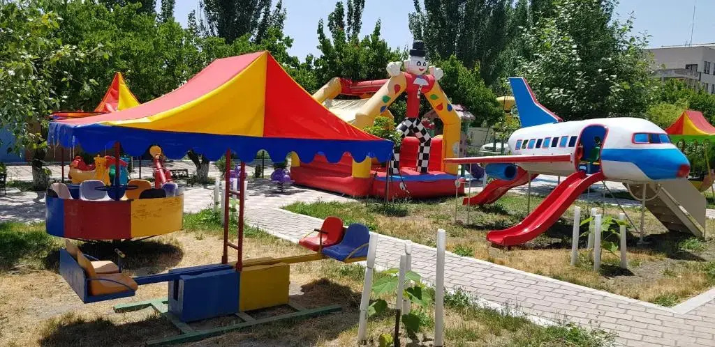 Отель Cross Apartments and Tours