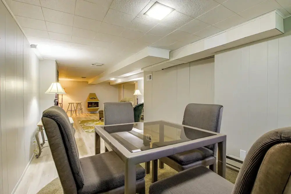 < 1 Mi to Lambeau Field: Green Bay Home w/ Grill!