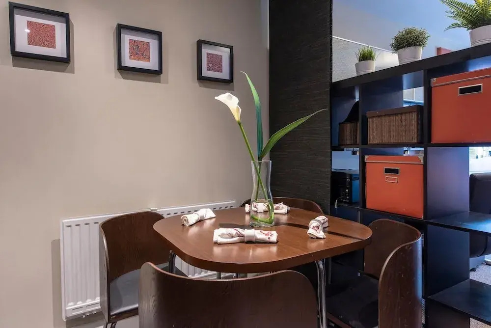 Lovely 2 Bed Flat - Airport/piccadilly Friendly
