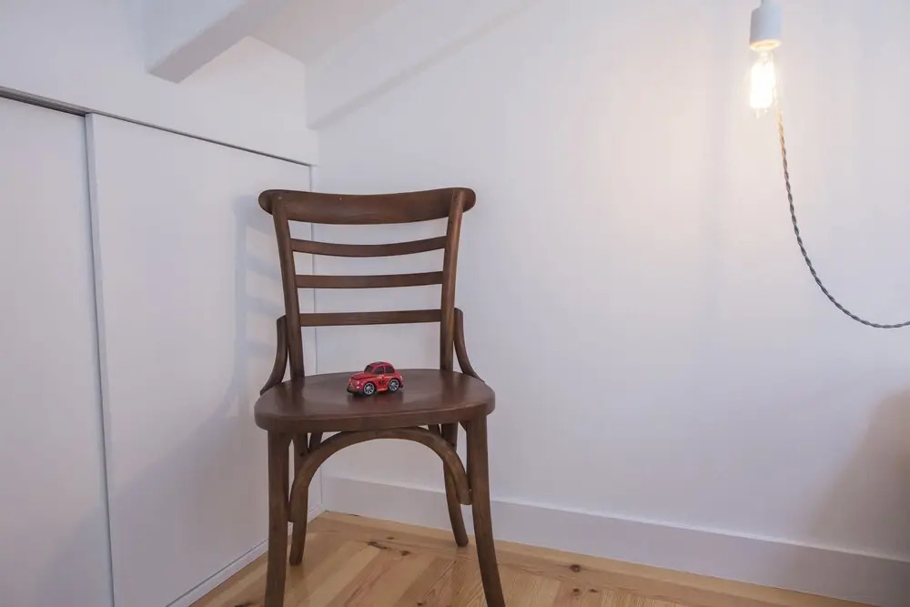 Artistic-White Flat