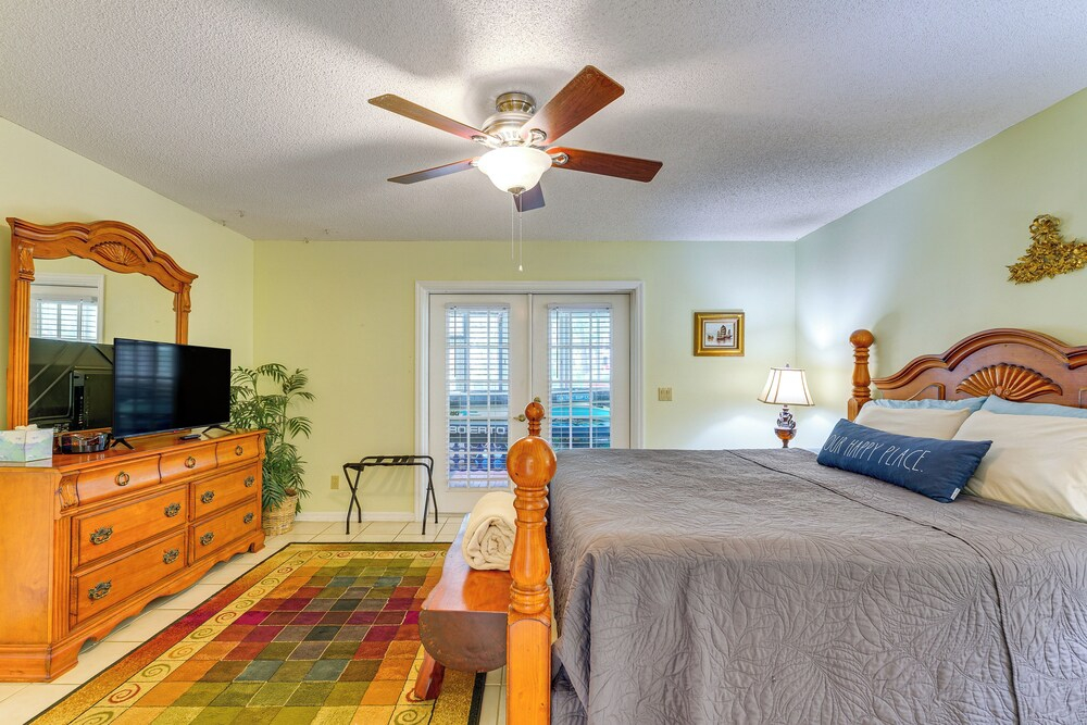 Waterfront Deck & Private Dock! Rainbow River Home
