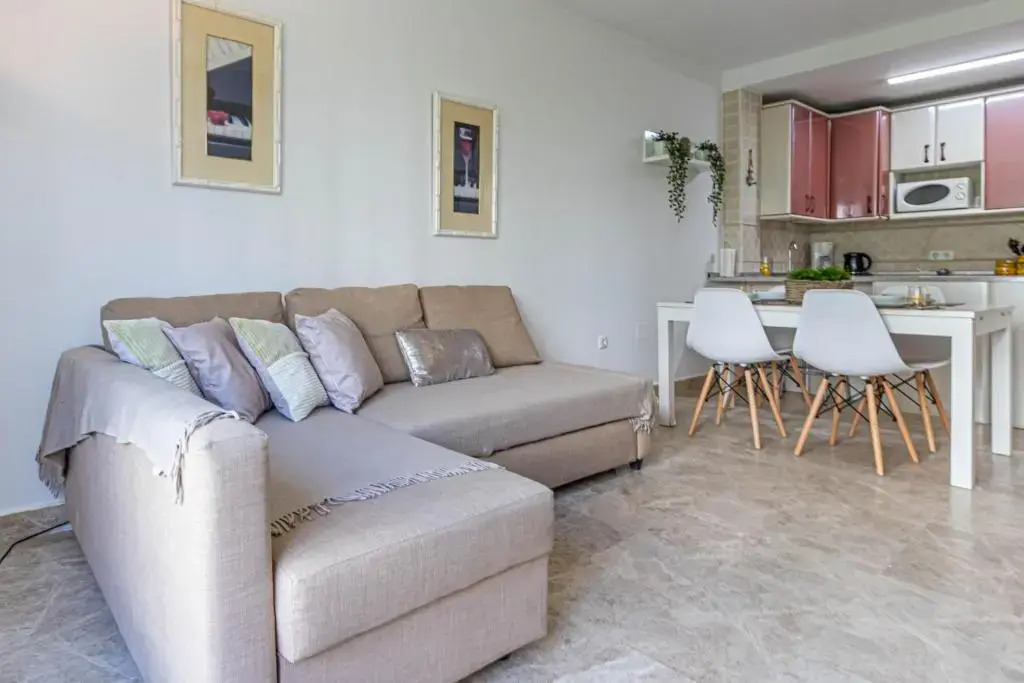 797 Holiday Rentals- Duplex for 7 Carihuela 1 min beach mas parking